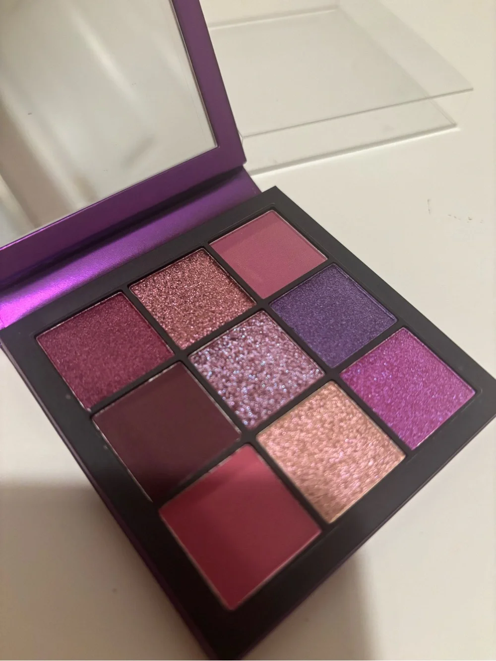 HUDA BEAUTY vibrant purple